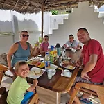 64 Zenj House Luxury Airport B&B